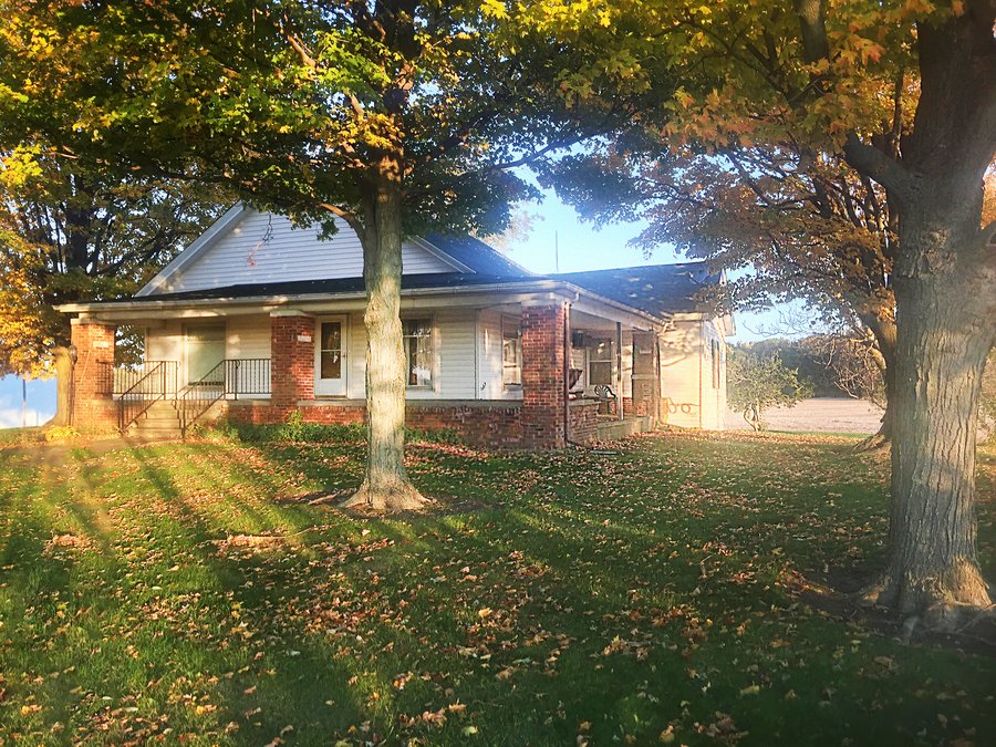 For sale: REAL ESTATE FOR SALE - 1,751 SQ. FT. HOME ON 2.5 ACRES - 890 W Lisbon Rd, Kendallville, IN